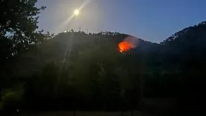 Ancora un incendio sul monte della Madonna della Guardia
