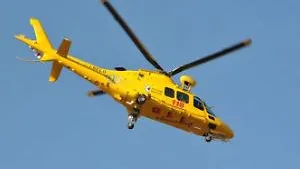 Si incastra la mano nella portiera e rischia di perdere una falange