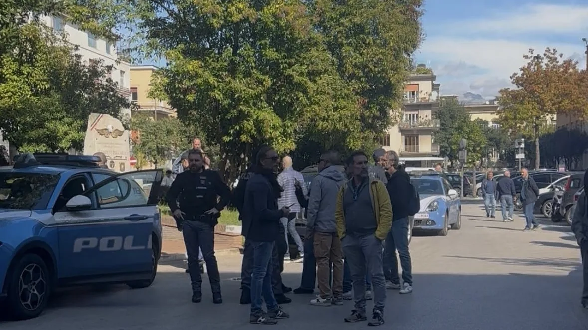 Cassino, Aggredisce un poliziotto durante la manifestazione e finisce in commissariato