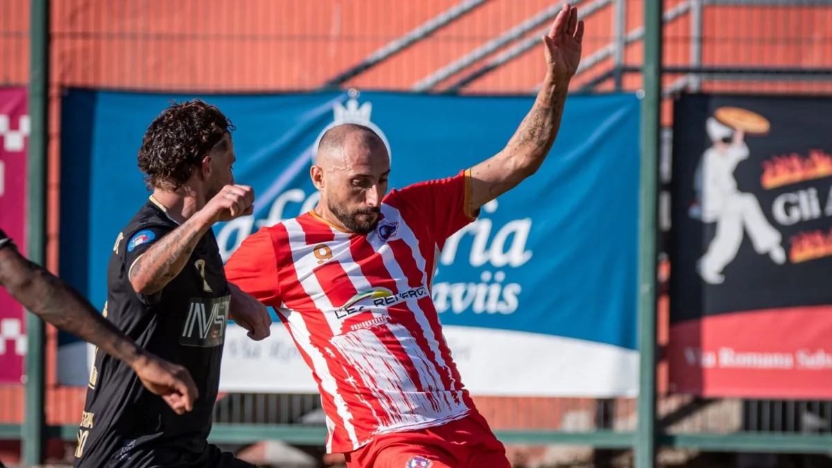 Promozione – Isola Liri, cuore e carattere: Rocca Priora sconfitto 2-0 con Cardinali e una prodezza di Simone