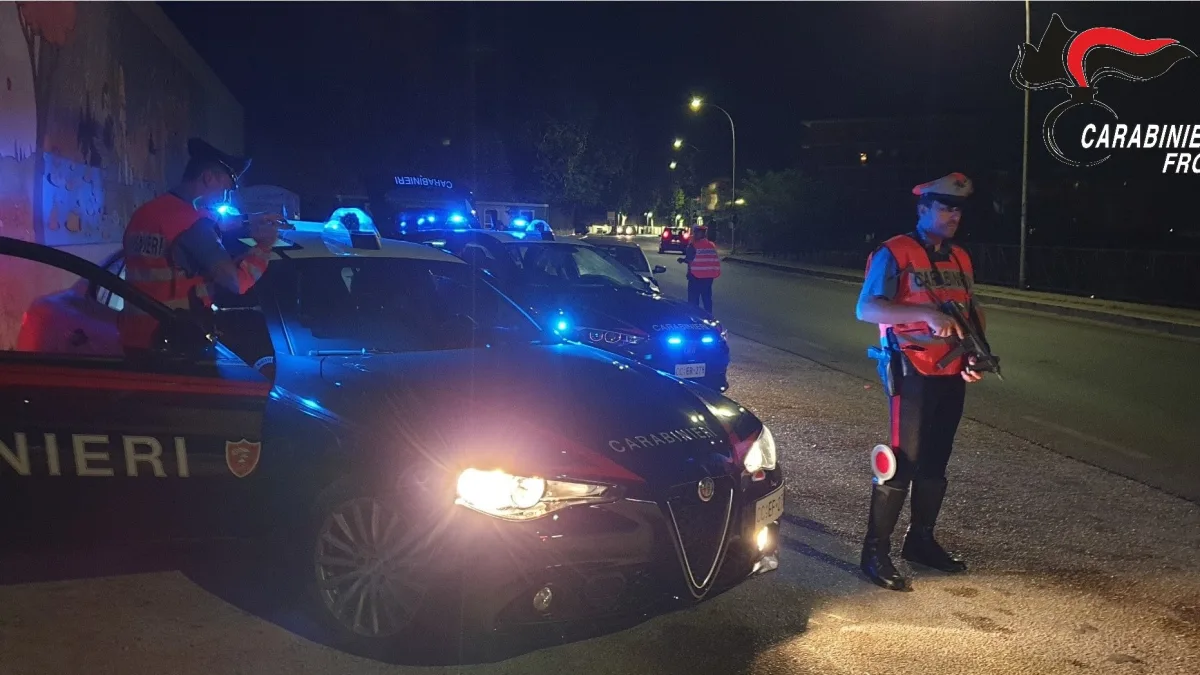Controlli a Ferentino: fermati sulla Casilina con un’auto ritoccata e armi nascoste sotto i sedili