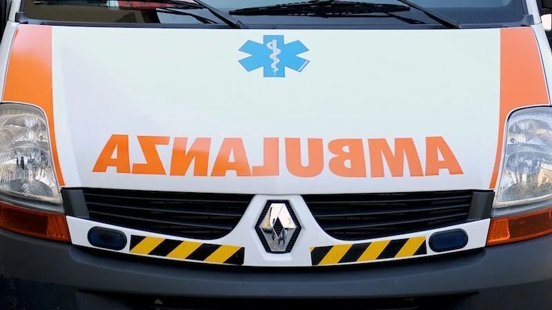 Orrore durante la vendemmia, resta incastrato nel macchinario e muore: grave un altro operaio