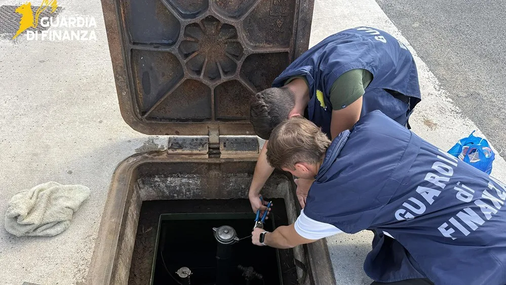 Latina –  Maxi sequestro di carburante “tagliato”. Il blitz di Gdf e Dogane