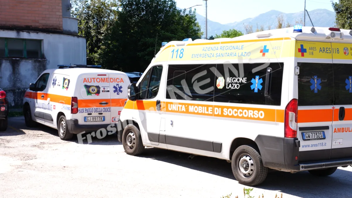 Incidente sul lavoro, operaio precipita dal tetto della scuola ‘Maiuri’: la corsa in ospedale