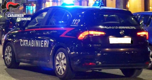 Caserta, infastidisce gli avventori di un bar e aggredisce i Carabinieri: arrestato 40enne