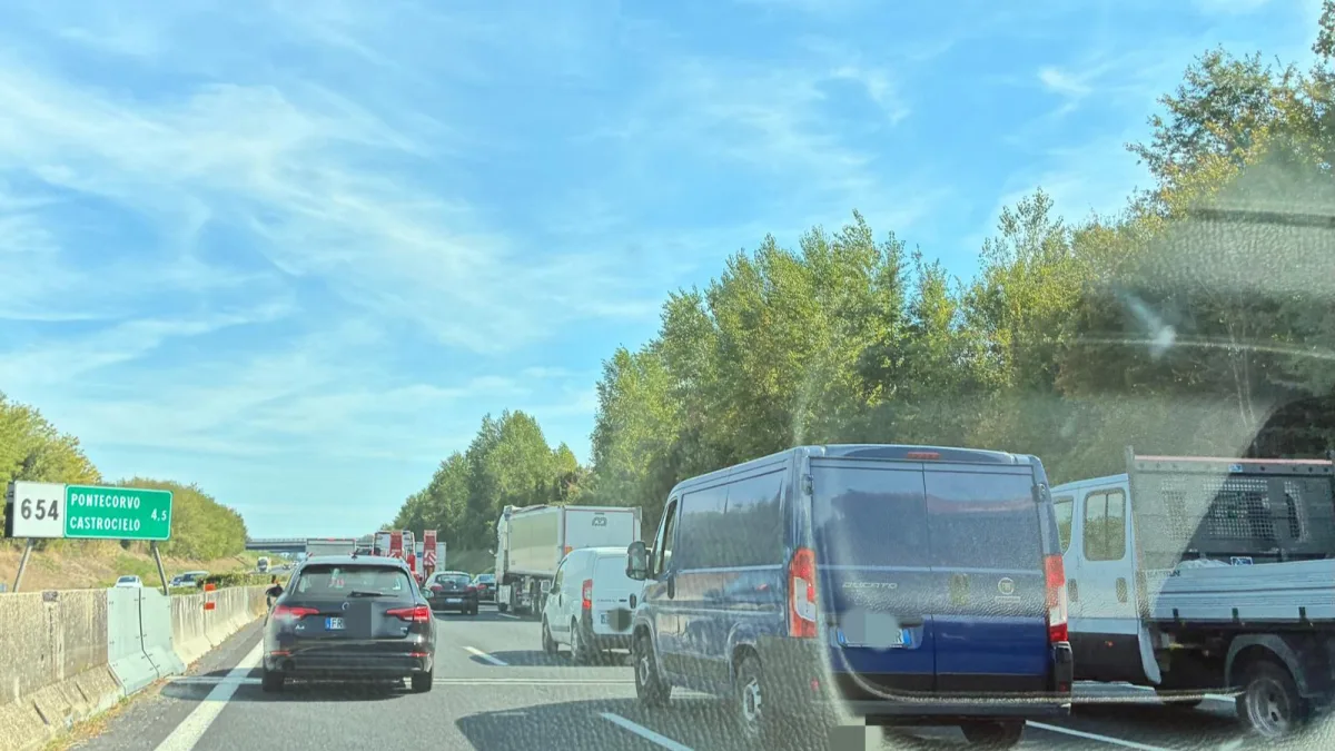 Pontecorvo (FR) – Camion perde il rimorchio in A1, traffico in tilt