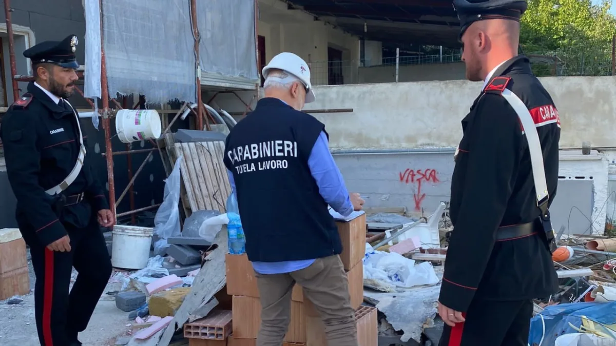 Esperia, operai in nero e gravi rischi per la sicurezza: chiuso il cantiere, ditta nei guai