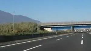 Auto contromano in A1