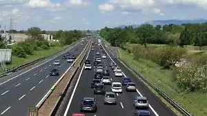 Incidente in A1 tra un'auto e un camper: chilometri di coda