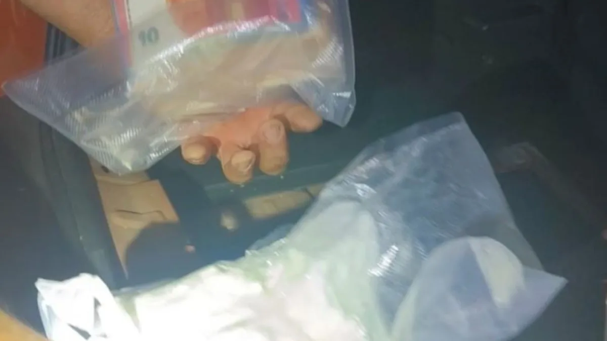 Un chilo di cocaina e 32mila euro nascosti nel doppio fondo dell’auto: due arresti sull’A1