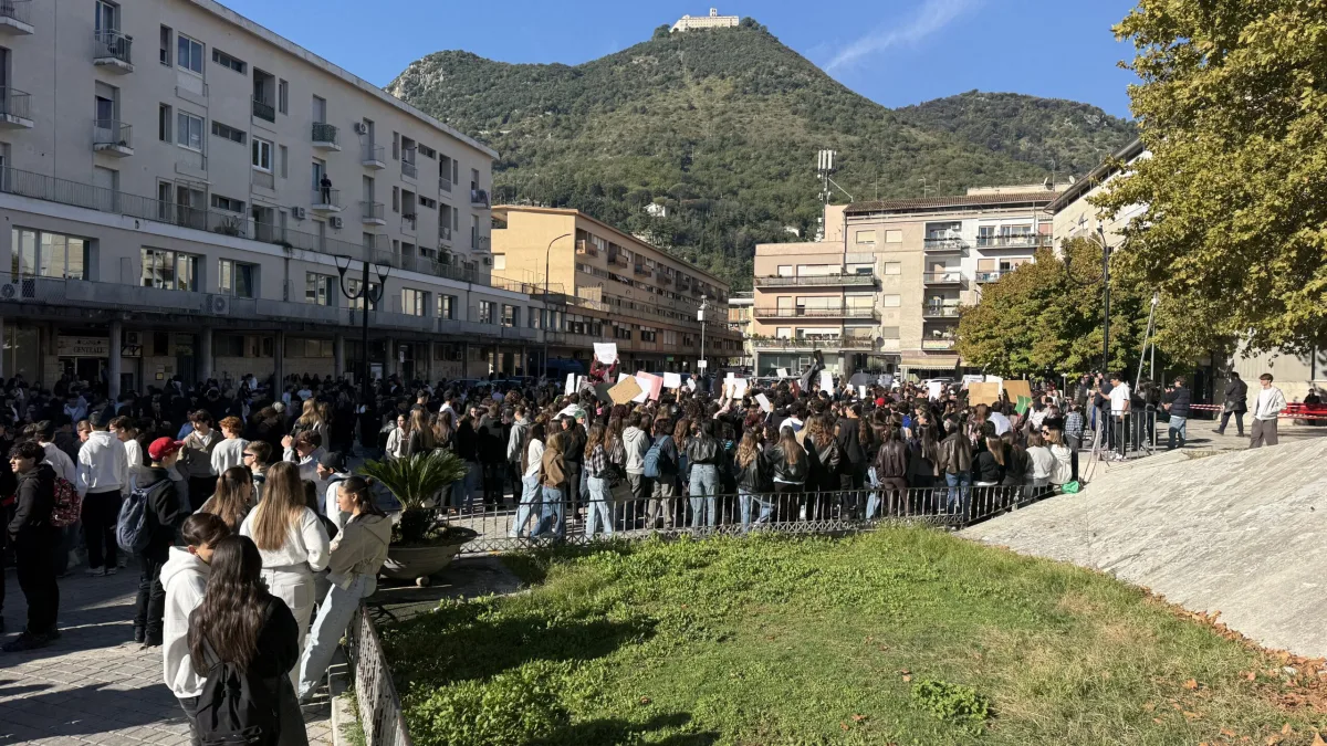 Oggi ha vinto la normalità: la lezione di civiltà degli studenti a Cassino