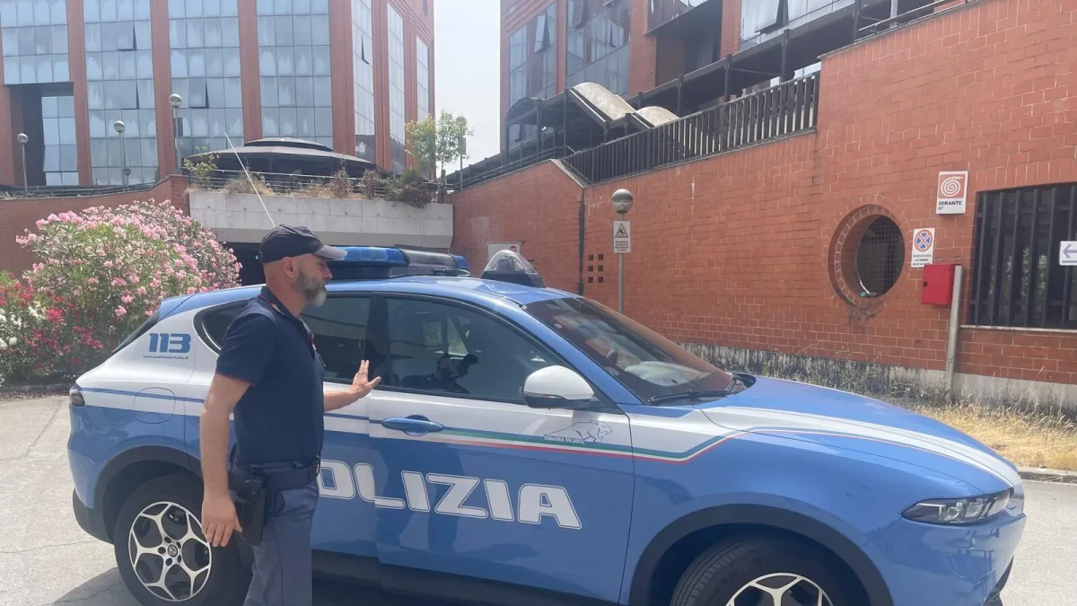 Frosinone – Sorpreso a rubare nelle auto in sosta, la polizia ferma un marocchino irregolare e pluripregiudicato