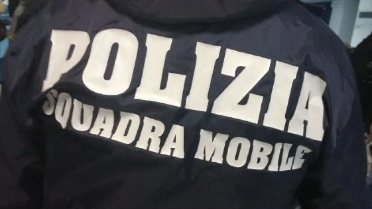 Truffa del falso operatore di Polizia: arrestate due donne dopo un inseguimento in autostrada