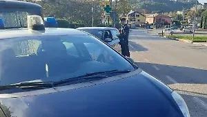 Fermato con un machete da 45 centimetri in auto: denunciato