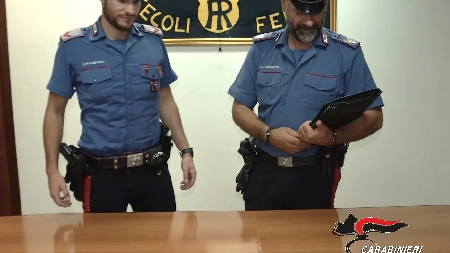Veroli – Fermato dai carabinieri, si innervosisce: in tasca e in casa nascondeva cocaina