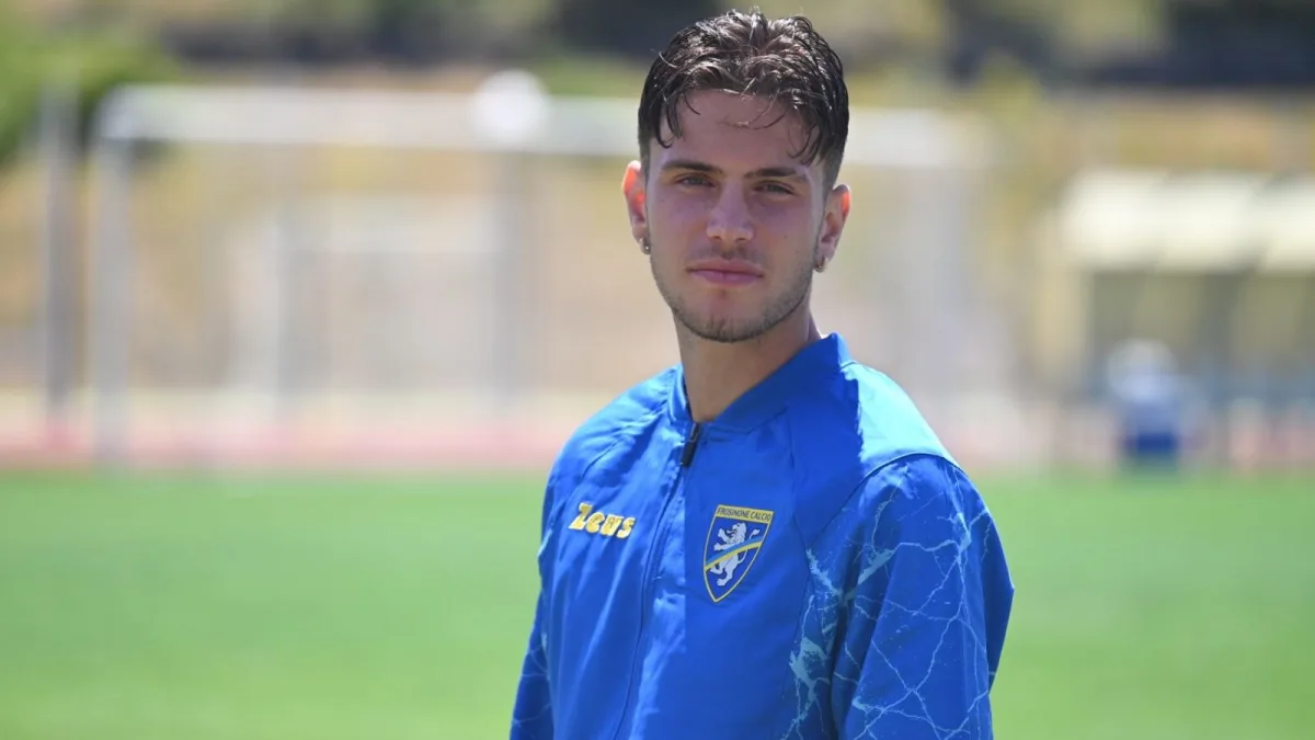 Frosinone, Antonio Raimondo lascia il ritiro dell’Italia Under 21: attesa per le sue condizioni