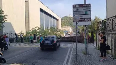 Cassino, albero crolla vicino all’Università: feriti due studenti. Interviene anche la ministra Bernini
