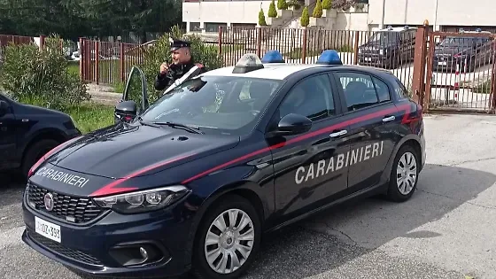 Aggredisce la moglie e viene arrestato