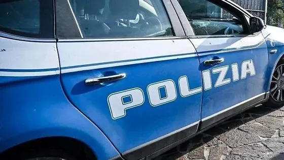Ruba un cellulare e fugge: incastrato dalle telecamere e fermato a Roma