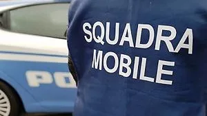 Alla guida con il telefonino: in casa e nell’auto oltre 100 grammi di droga
