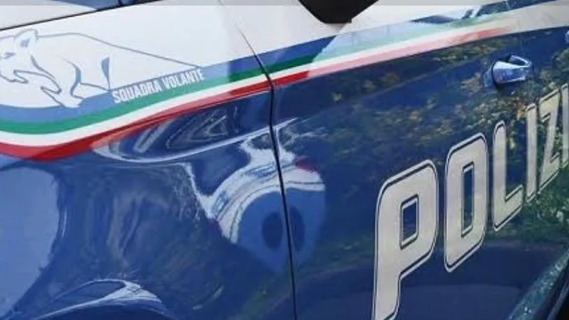 Frosinone – Gira in pieno centro con un coltello a serramanico: denunciato dalla Polizia