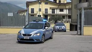 Violenza sessuale, uomo finisce ai domiciliari con braccialetto elettronico
