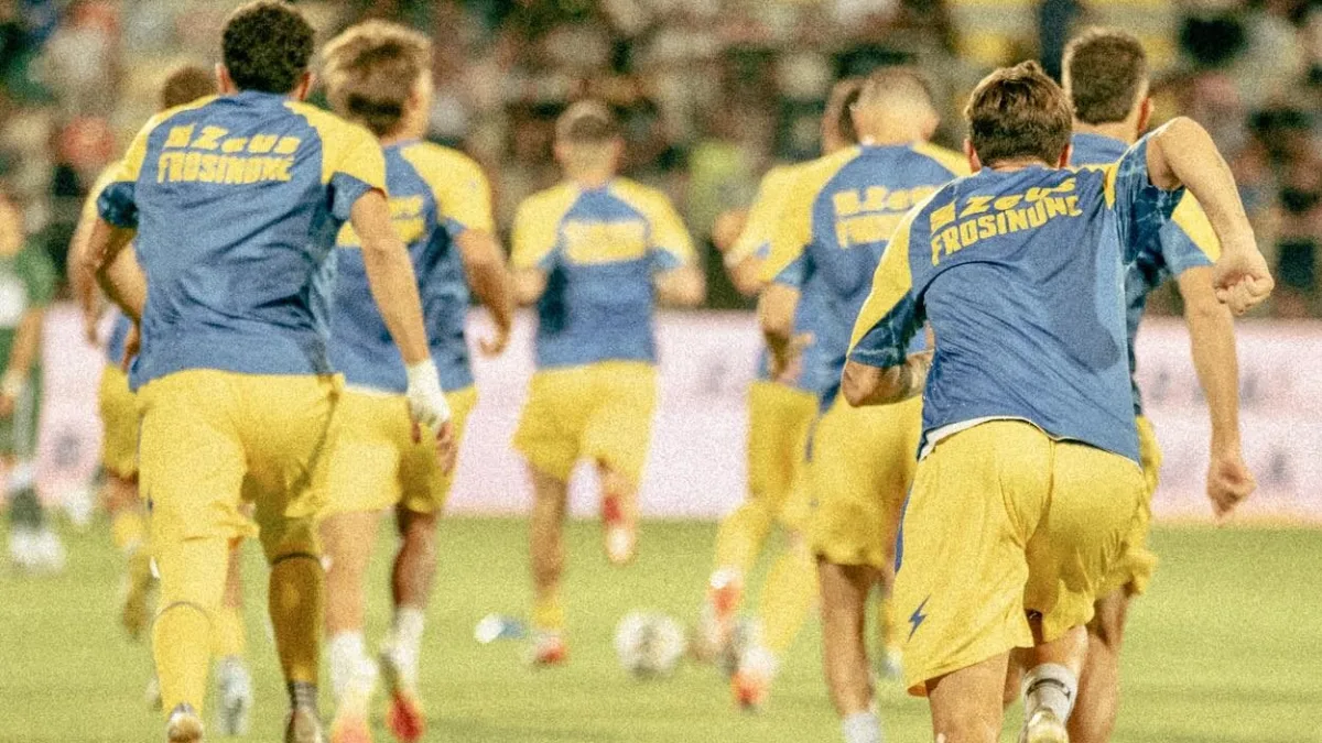 Frosinone-Venezia 3-2, ‘luna park’ allo Stirpe: i giallazzurri blindano una vittoria straordinaria in un finale al cardiopalma