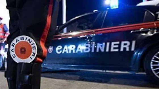 Palpeggia un giovane che gli aveva chiesto una sigaretta: denunciato per violenza sessuale