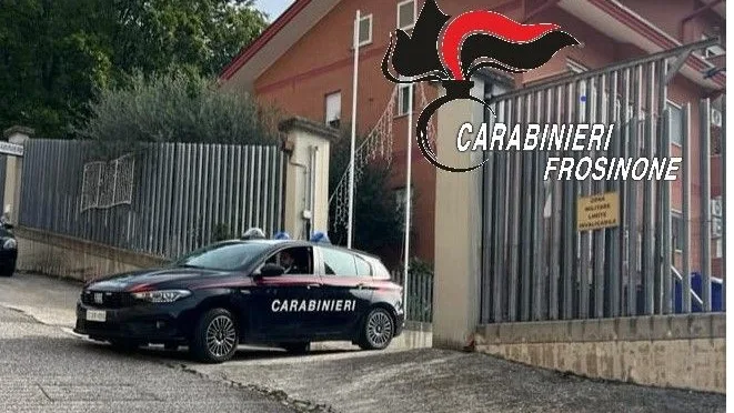 Arce (FR) – Lite tra un uomo e una donna finisce con oltraggio e minacce ai carabinieri. Sequestri e denunce