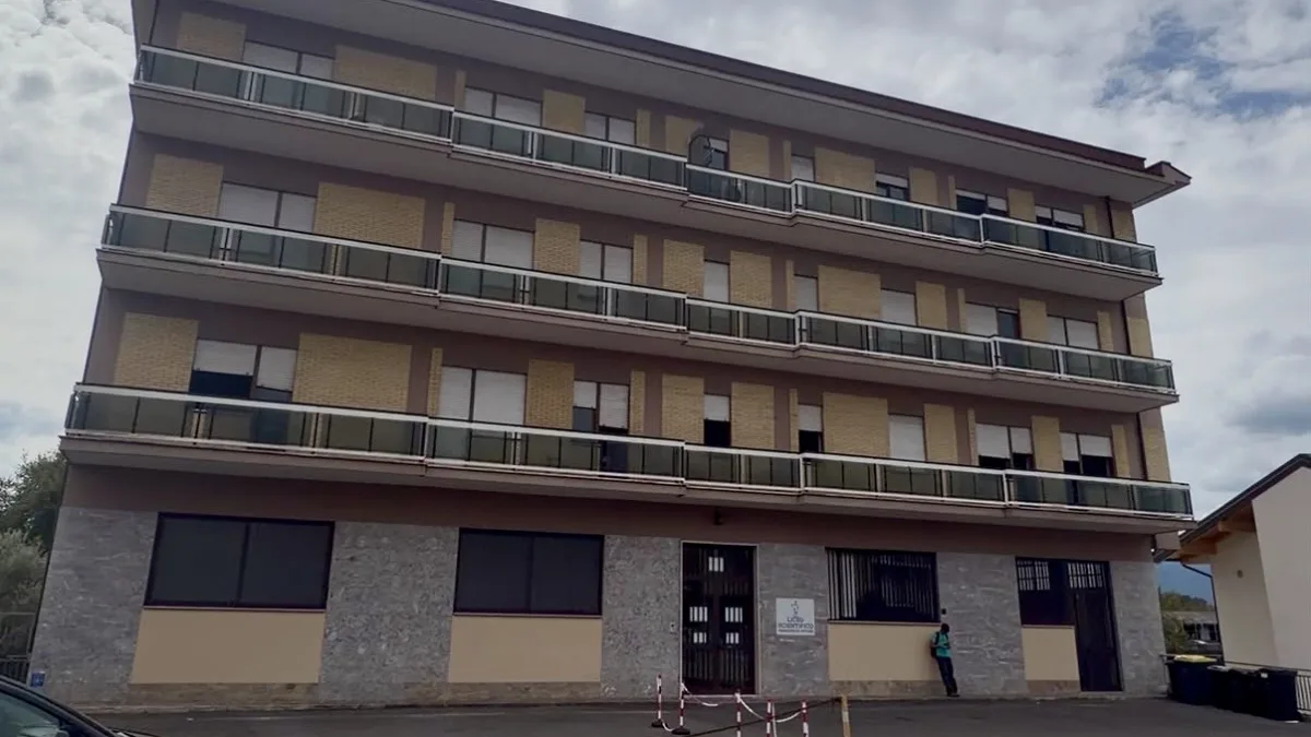 Severi, aule troppo piccole nella sede di via Giuseppe Verdi. Gli studenti protestano: interviene la Provincia