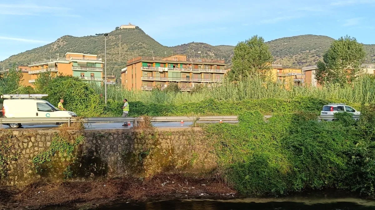 Cassino – Perdita d’acqua sotterranea, cede l’asfalto: strada chiusa e disagi