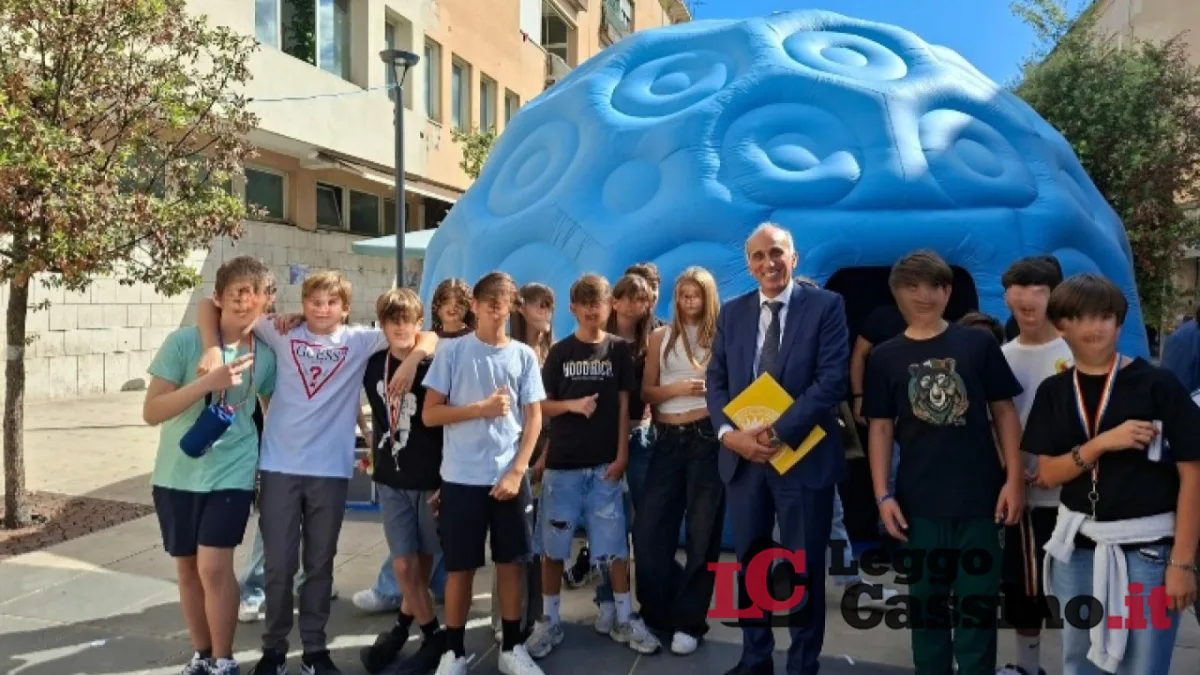 Piccoli ricercatori crescono: la 5A della Pio Di Meo premiata dal rettore Dell’Isola