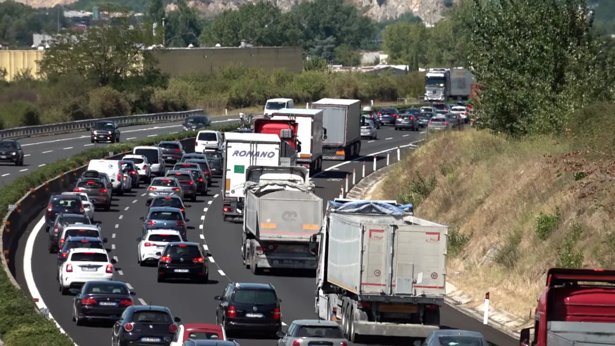 Frosinone – Incidente in autostrada, traffico in tilt: code fino a 10 chilometri