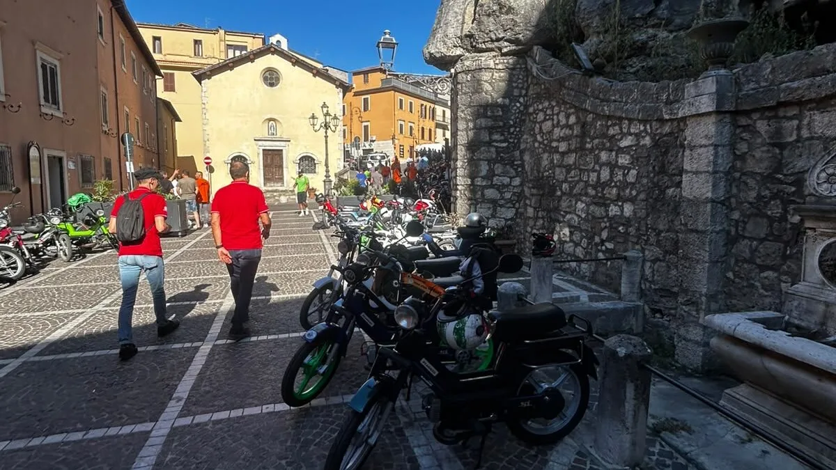 Piaggio Sì, a Ceccano il primo raduno dedicato alla due ruote che ha fatto la storia: 100 esemplari da tutta Italia