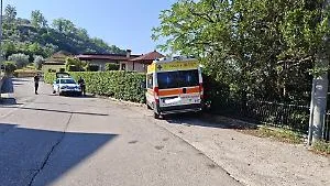 Incidente in via La Stazza, coinvolta un'ambulanza