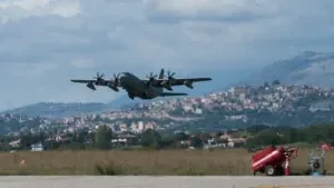 Un Hercules C130 a bassa quota