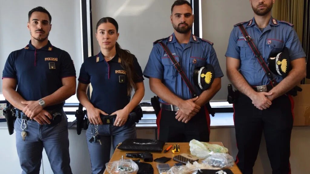 Frosinone – Doppio blitz di Polizia di Stato e Carabinieri contro lo spaccio: un arresto, armi e 17.000 euro sequestrati