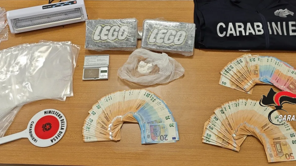 Frosinone – Blitz antidroga ai Cavoni, due arresti: sequestrati oltre 2 chili di cocaina pura e 12mila euro