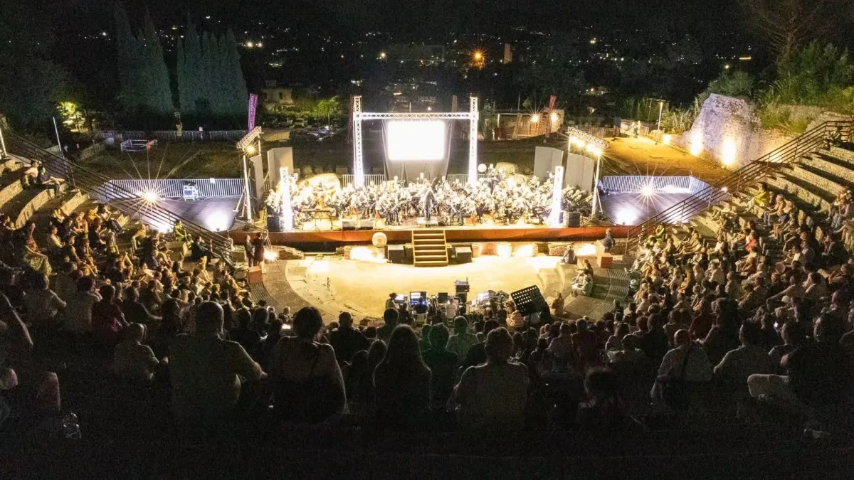 “Adriano – I Segreti dell’Imperatore di Roma”: Grande Spettacolo al Teatro Romano Casinum