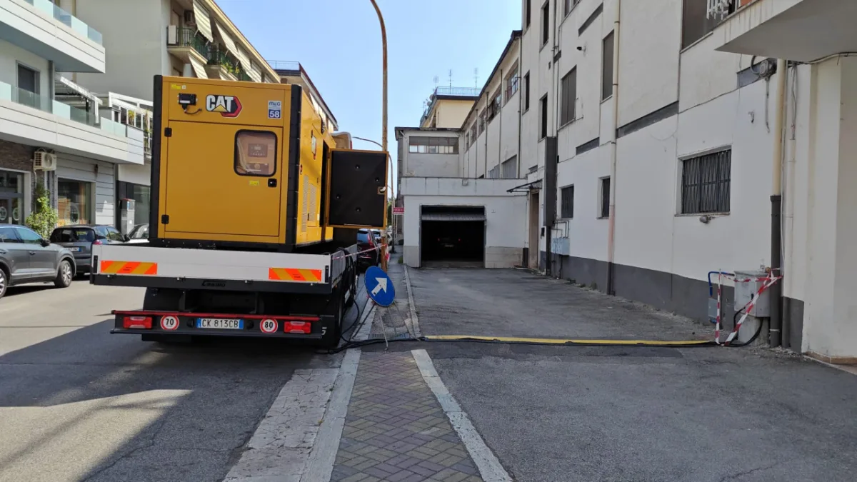 Cassino senza corrente da 10 giorni: residenti e commercianti esasperati dal generatore a gasolio