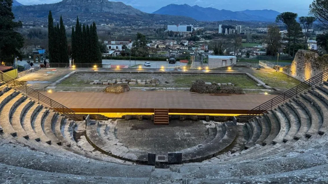 Teatro Romano, un mese di grandi eventi: da Adriano a Lucio Dalla fino al concerto di Raf