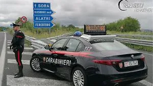 Senza patente e con il ciclomotore rubato. Nei guai un uomo
