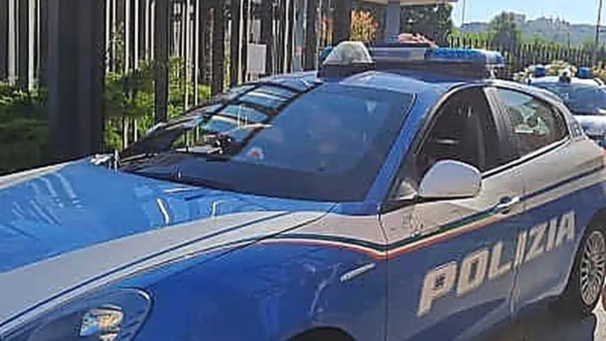 Frosinone – Ruba un coltello da cucina in un ristorante e fugge, poi torna nel locale: denunciato