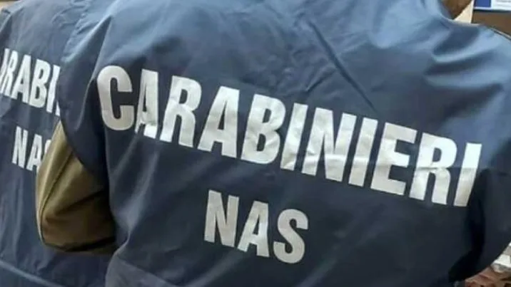 Latina – Sicurezza alimentare: sequestrati 47 kg di pesce in un ristorante sushi, chiuso un bar