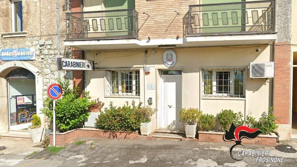 Codice rosso, scatta la protezione per madre e figlio: 31enne allontanato da casa con braccialetto elettronico