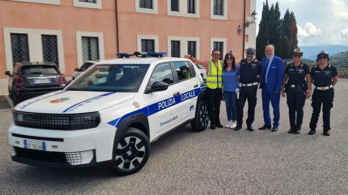 Arce – Consegnato il nuovo veicolo della Polizia Locale: più sicurezza, maggiore efficienza e attenzione all’ambiente