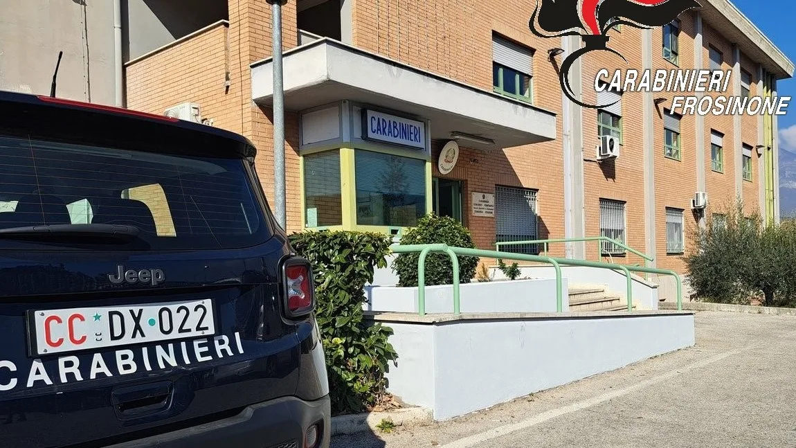 Alatri, maltrattamenti in famiglia: tre genitori salvati da figli violenti. Decisivo l’intervento dei carabinieri