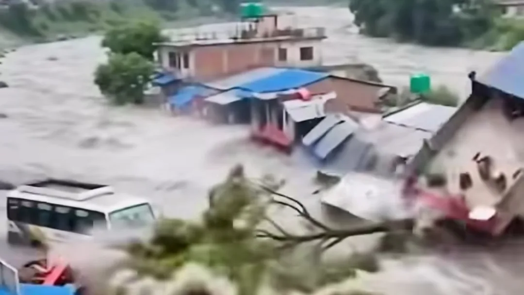 Italia – Nepal, un disastro epocale con migliaia di dispersi. E molti miracolati