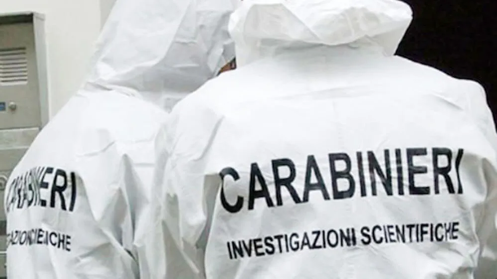 Uomo trovato morto in un pozzo nel giardino di casa: sulla macabra scoperta l’ombra dell’omicidio