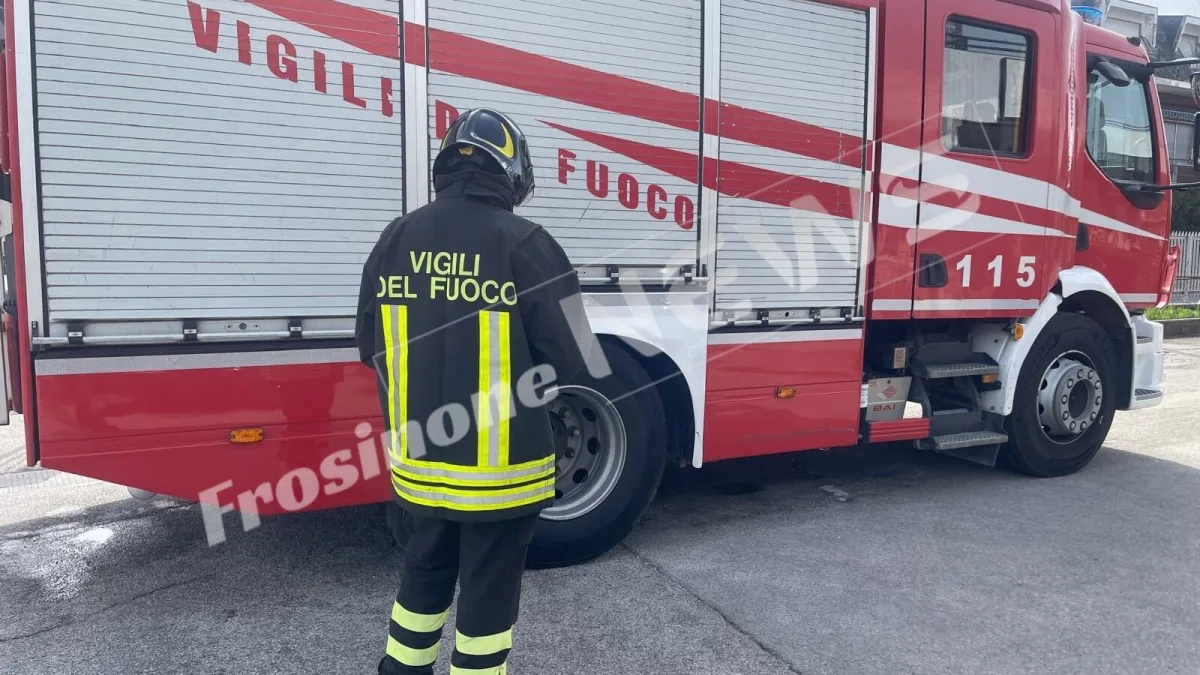Incendio in un garage a Campoli Appennino, si teme la presenza di armi e munizioni